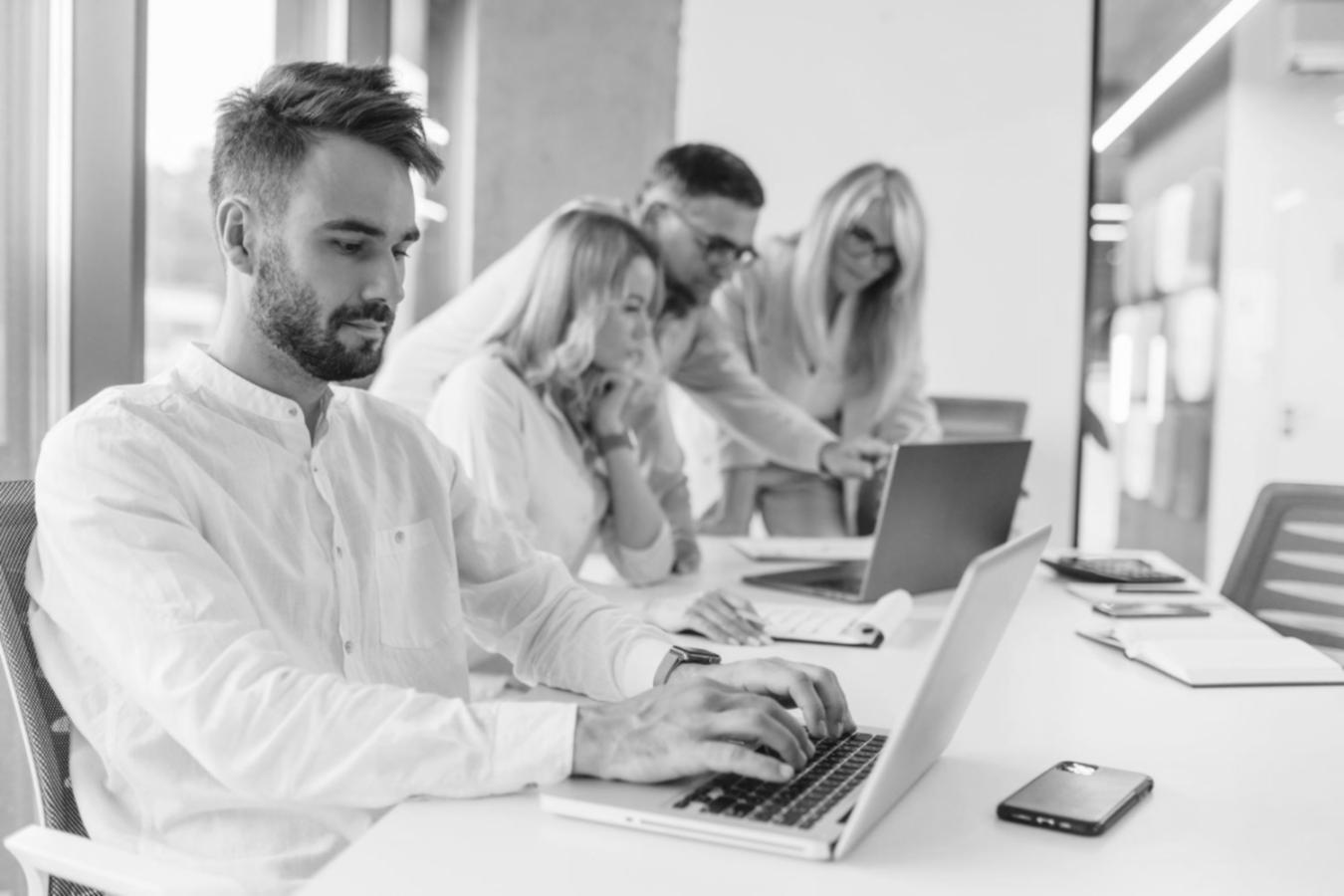 Integriertes SEO-Dashboard zeigt kombinierte Daten aus mehreren Quellen